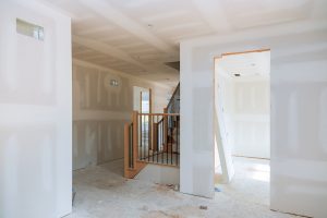 Lehmspachtel im Einsatz